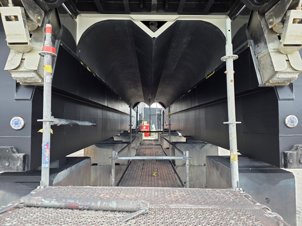 Legacy 52 (2025) - Image 27